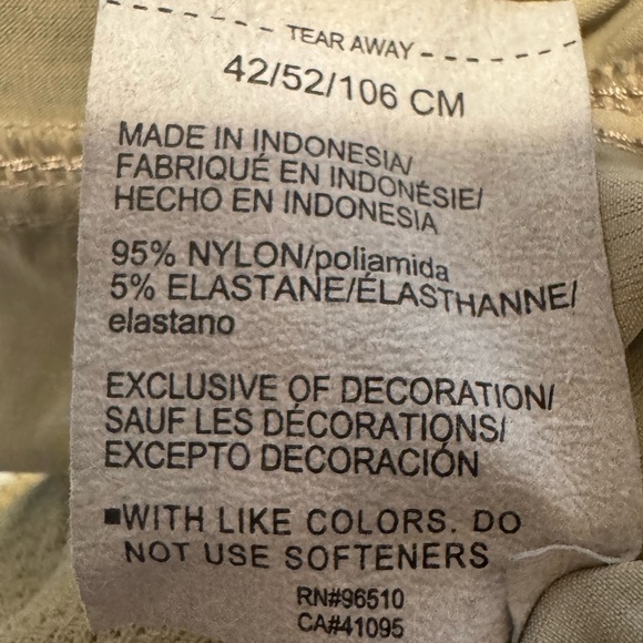 Under Armour Loose Men's Beige Flat Front Shorts Size 42 - Picture 5 of 6